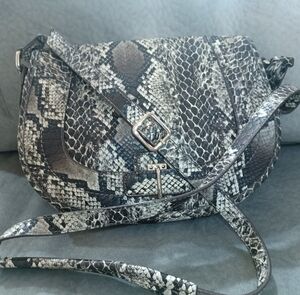 NINE WEST FAUX SNAKE PRINT HANDBAG